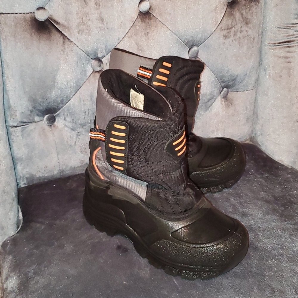 Boys boots size 2